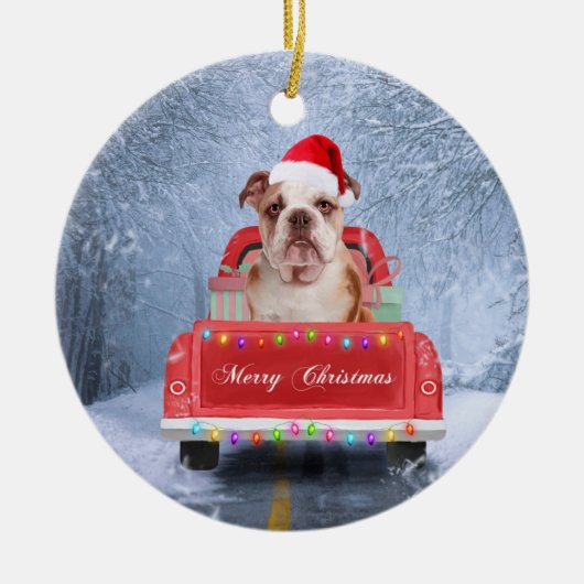 Engelse Bulldog in Snow, die met Kerstmis rondloop Keramisch Ornament (Voorkant)