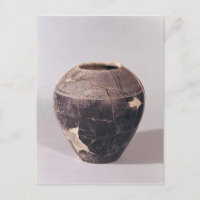 Engobe vase, versierd met golvende lijnen