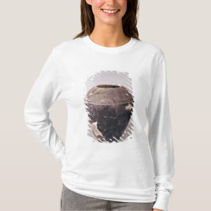 Engobe vase, versierd met golvende lijnen t-shirt