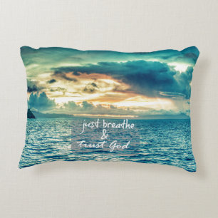 Enkel Breathe en Trust God Faith Quote Accent Kussen