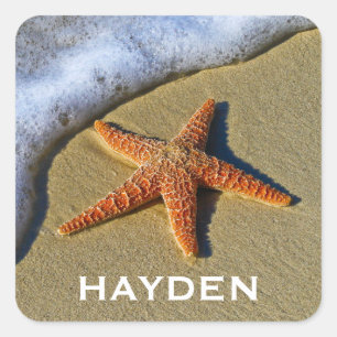 Enkele zeester op het strand gepersonaliseerd vierkante sticker