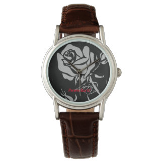 Enkelgrijs op zwart roos van een houtsnippers horloge