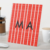 Enkelvoudig gram add your name letter man t reclamebord met voetstuk (Insitu)