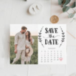Enregistrer La Carte Calendrier Date Pays Rustique<br><div class="desc">Félicitations à votre fiançailles ! Assurez-vous que tout le monde est en mesure d'assister à votre grand événement avec notre beau calendrier rustique Save The Date! Cliquez sur le bouton "Personnaliser" puis sur "Cliquez pour customiser plus loin" pour commencer avec votre mise en page ! Modifiez facilement le calendrier et...</div>