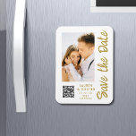 Enregistrer La Date Blanc Or Style Design Design M<br><div class="desc">Save The Date White Gold Script élégant Le Magnet Mariage moderne dispose d'un arrière - plan blanc avec votre photo personnalisée. Personnalisez avec votre texte en modifiant le texte dans les zones de texte fournies et ajoutez l'URL de votre site Web pour votre code QR personnalisé. Conçu pour vous par...</div>