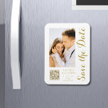 Enregistrer La Date Blanc Or Style Mariage Moderne<br><div class="desc">Save The Date White Gold Script élégant Le Magnet Mariage moderne dispose d'un arrière - plan blanc avec votre photo personnalisée. Personnalisez avec votre texte en modifiant le texte dans les zones de texte fournies et ajoutez l'URL de votre site Web pour votre code QR personnalisé. Conçu pour vous par...</div>