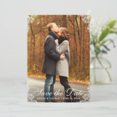 Enregistrer la date Dentelle Bordure Couple Carte (Debout devant)