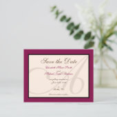 Enregistrer la date Elegant Monogram Maroon carte  (Debout devant)