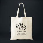 Enseignant élégant | Sac personnalisé pour l'école<br><div class="desc">Ce sac élégant est parfait pour l'enseignant moderne! Sac dit "Mme" dans la typographie de script à la mode,  et a de la place pour votre nom de famille plus l'information de l'école. Aussi disponible en Mlle,  Mme,  M.,  et Dr!</div>