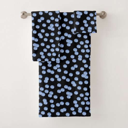 Ensemble bleu de serviette de salle de bains de (En situation)