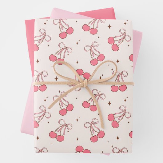 Ensemble de feuilles de papier cadeau à ruban rose (En situation)