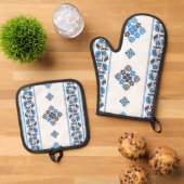 ENSEMBLE DE GANT DE CUISINE ET DE MANIQUE . (De haut en bas)