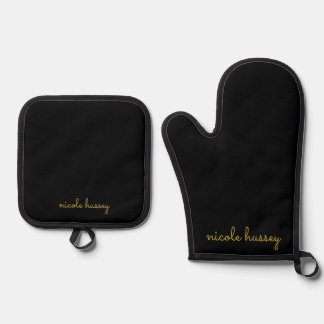 Ensemble De Gant De Cuisine Et De Manique Black and Gold Script  | Stylish Monogram Modern