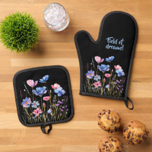 Ensemble De Gant De Cuisine Et De Manique Champ Assorti de Fleurs sauvages sur noir