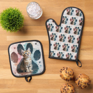 Ensemble De Gant De Cuisine Et De Manique Chaton Tigré Dans une Empreinte de Patte à l'Aquar