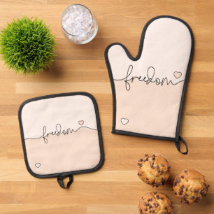 Ensemble De Gant De Cuisine Et De Manique Conception de typographie minimaliste de liberté
