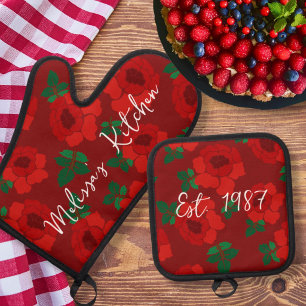 Ensemble De Gant De Cuisine Et De Manique Cuisine aux Roses Rouges Établie