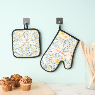 Ensemble De Gant De Cuisine Et De Manique Fleurs bleues et jaunes "Ma maman adorable" person
