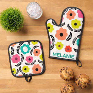 Ensemble De Gant De Cuisine Et De Manique Fleurs lumineuses modernes et feuille noire person
