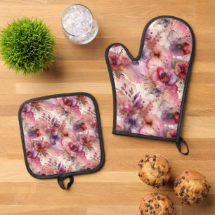 Ensemble De Gant De Cuisine Et De Manique Fleurs roses et violettes Illustration de l'encre