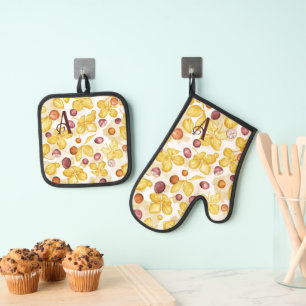 Ensemble De Gant De Cuisine Et De Manique Monogramme de floraison et de canneberges d'automn