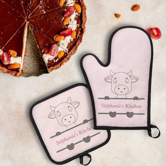 Ensemble De Gant De Cuisine Et De Manique Monogramme de vache mûre