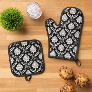 Ensemble De Gant De Cuisine Et De Manique Motif Damassé Rococo Blanc sur Noir