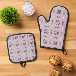 Ensemble De Gant De Cuisine Et De Manique motif fleuri avec violet et rose