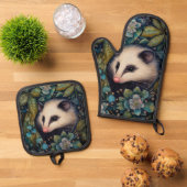 Ensemble De Gant De Cuisine Et De Manique Opossum dans les Brambles (De haut en bas)