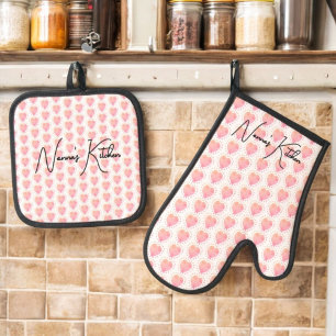 Ensemble De Gant De Cuisine Et De Manique Pastel Polka Dot Entouré Motif Coeur