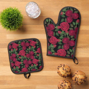Ensemble De Gant De Cuisine Et De Manique Roses rouges sur noir.