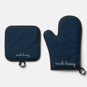 Ensemble De Gant De Cuisine Et De Manique Script bleu marine Moderne Monogramme élégant