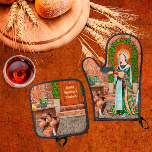Ensemble De Gant De Cuisine Et De Manique St. Martha de Béthanie dans sa cuisine