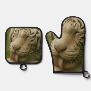Ensemble De Gant De Cuisine Et De Manique Tigre blanc dans le rituel de toilettage privé