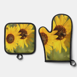Ensemble De Gant De Cuisine Et De Manique Tournesols sauvages et abeilles de style ferme