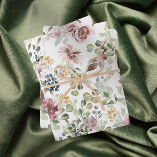 Ensemble de papier d'emballage floral pastel roman