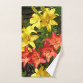 Ensemble de serviettes à fleurs rouges et jaunes (Serviette à main)