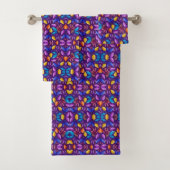 Ensemble de serviettes avec violet, bleu et orange (En situation)