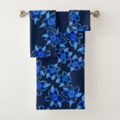 Ensemble de serviettes bleu profond et riche (En situation)