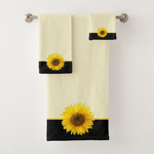 Ensemble de serviettes de bain au tournesol sur fo (En situation)