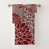 Ensemble de serviettes de bain aux dahlias rouges (En situation)