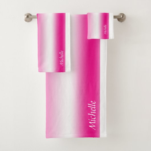 Ensemble de serviettes de bain blanc et framboise (En situation)