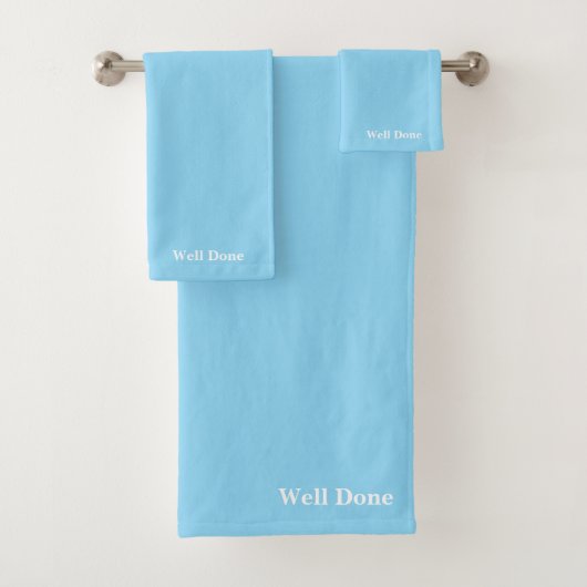 Ensemble de serviettes de bain bleu bien fait (En situation)