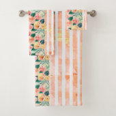 Ensemble de serviettes de bain en corail rayé (En situation)
