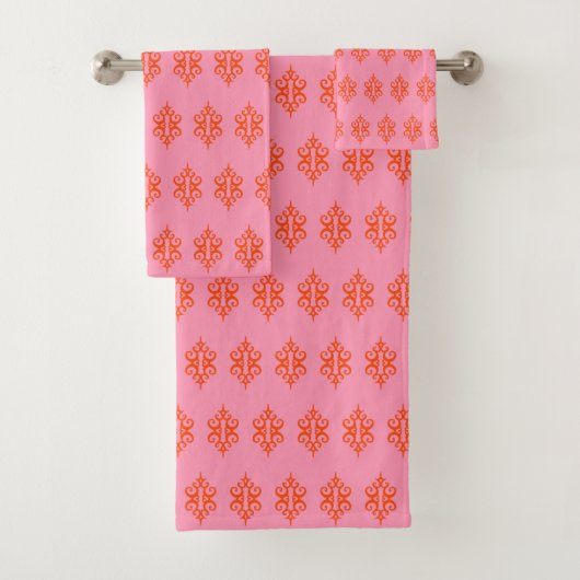 Ensemble de serviettes de bain en dentelle rose ré (En situation)