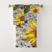 Ensemble de serviettes de bain fleuris de dinosaur (En situation)