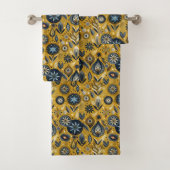 Ensemble de serviettes de bain florales bleues et (En situation)