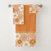 Ensemble de serviettes de bain florales orange et  (En situation)