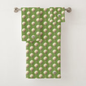 Ensemble de serviettes de bain monogrammées à moti (En situation)