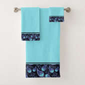Ensemble de serviettes de bain paisley bleu et sar (En situation)